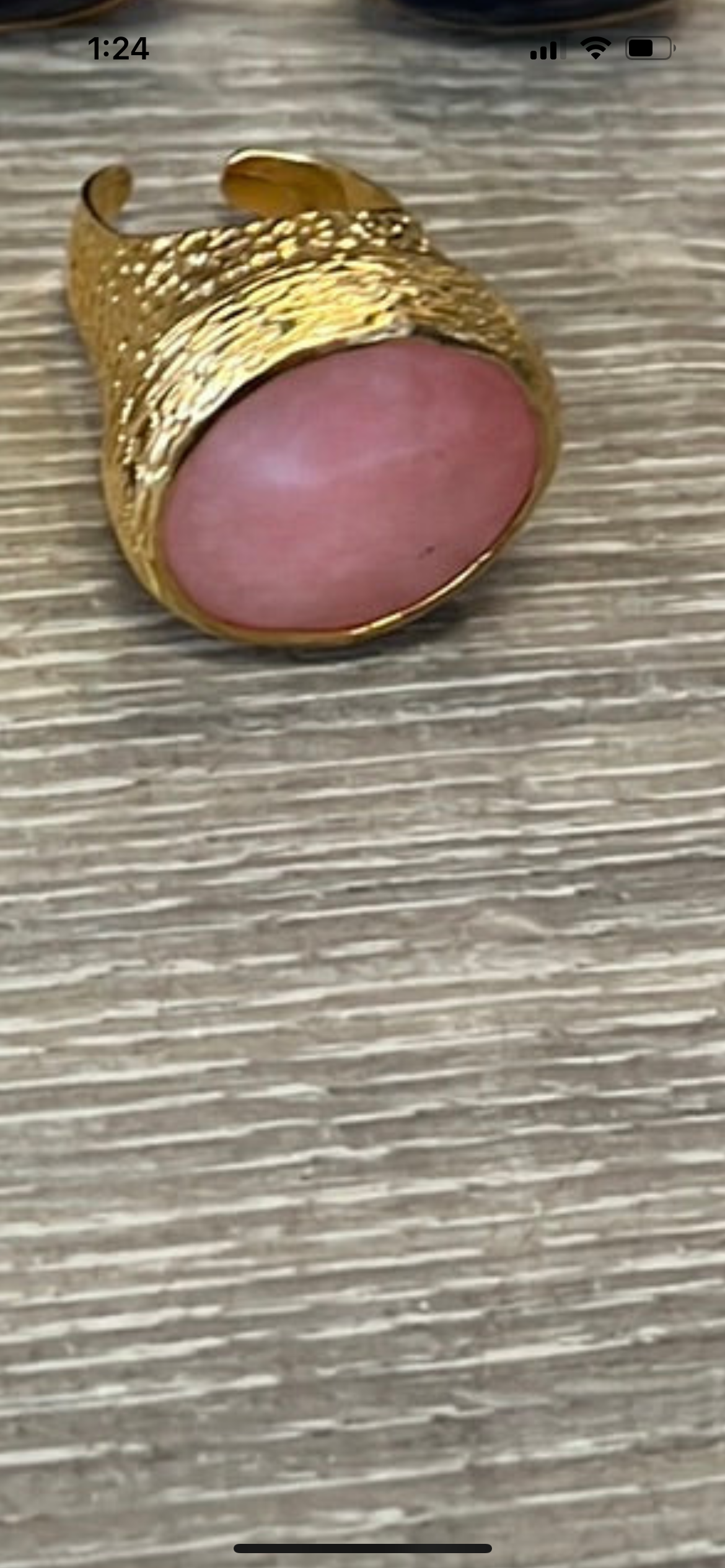 Cocktail pounded gold ring
