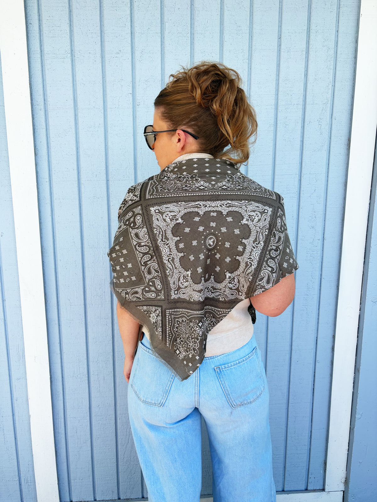 Vince Scarf 3