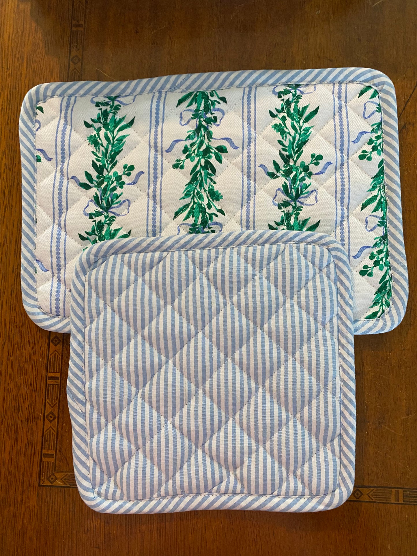 Reversible Stripe/ Lattice Pot Holder Set