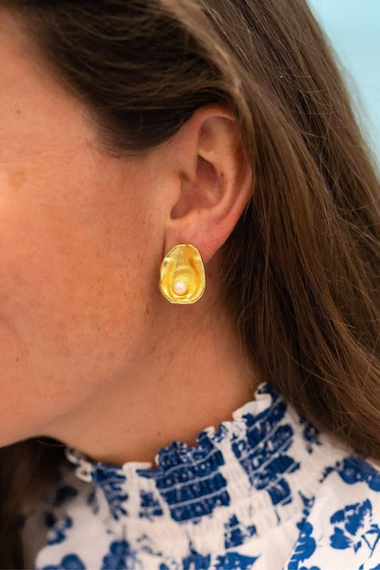 Oyster Stud - Earring
