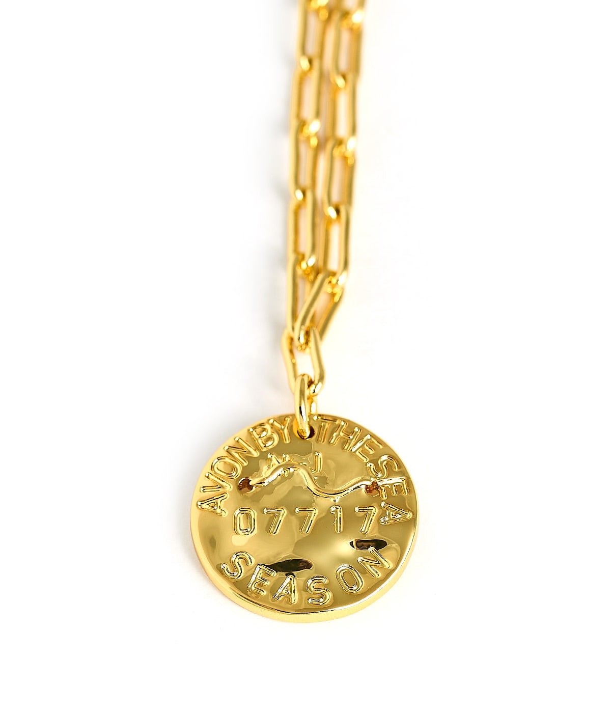 Mini Beach Tag Charm Necklace – 18k Gold Plated