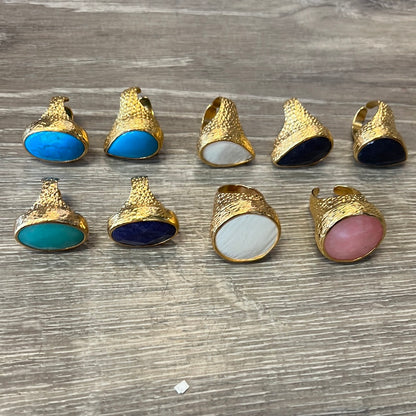 Cocktail pounded gold ring